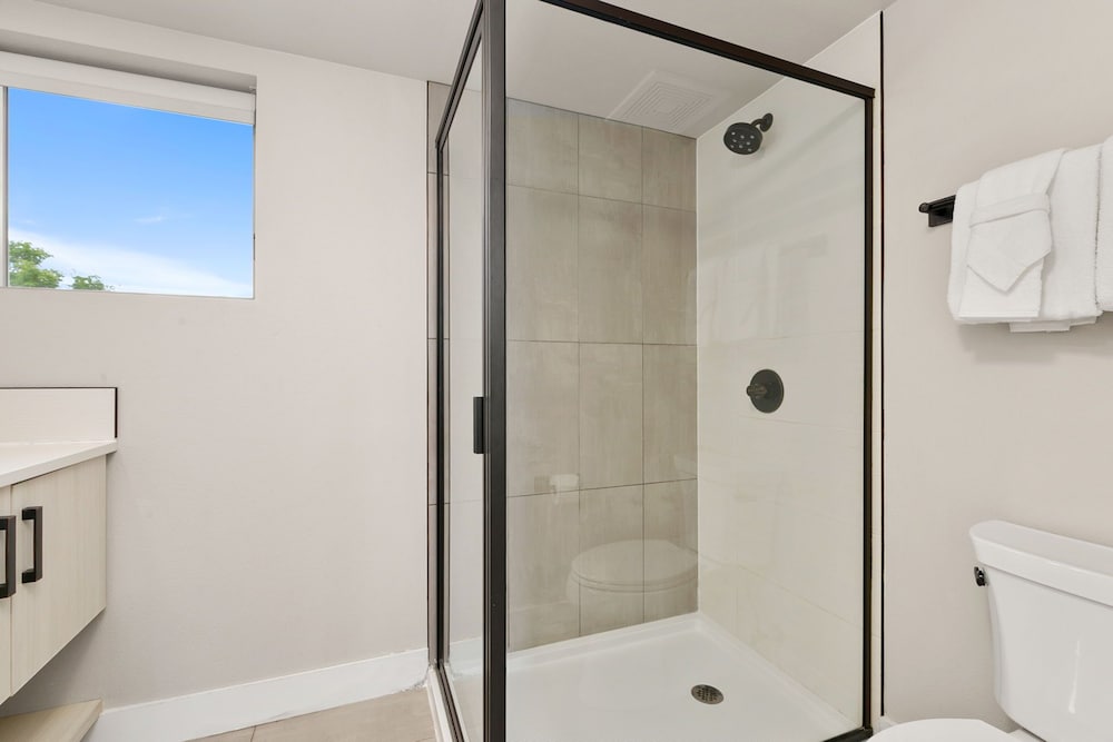 Old Town Modern New Build: Rftp Spa W Mtn Views - photo 15