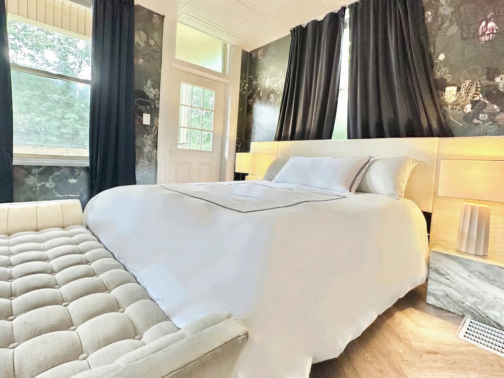 The Elliott Hotel at Highland Park - photo 8