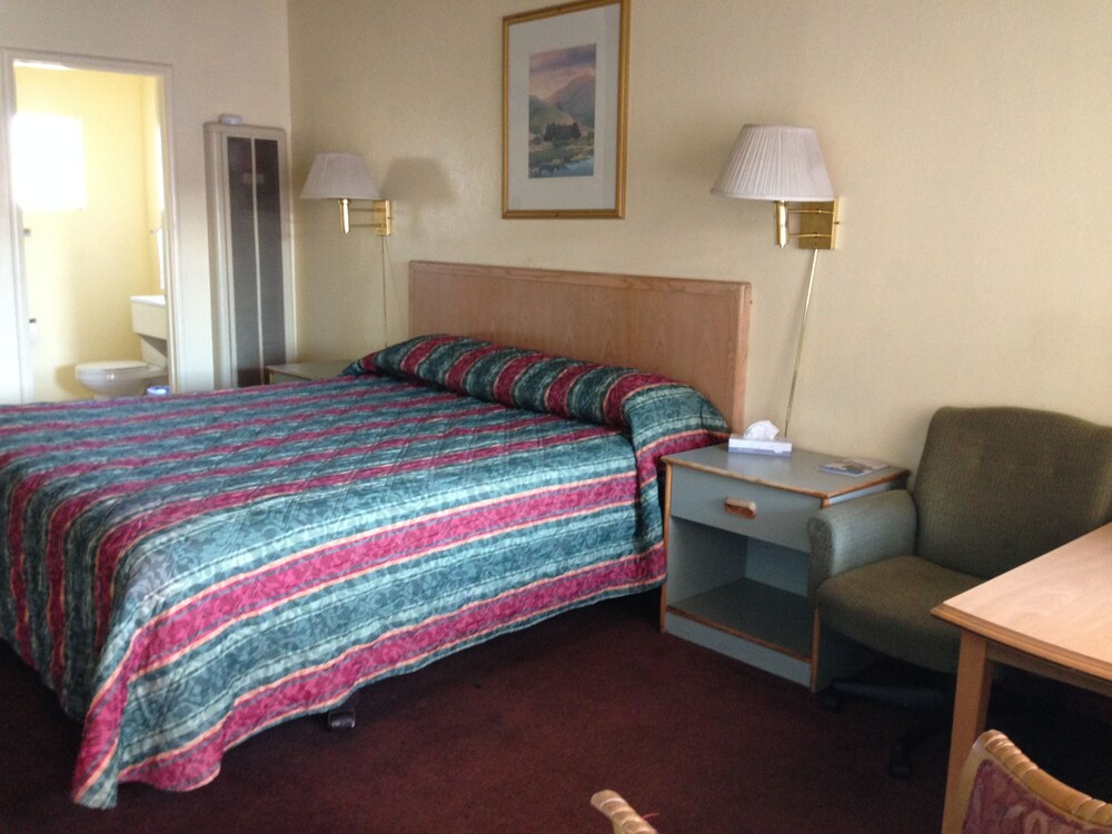National 9 Motel - photo 10