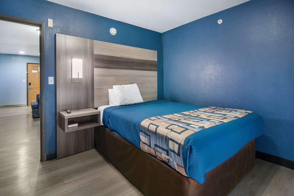Rodeway Inn Carrollton I 35E - photo 26