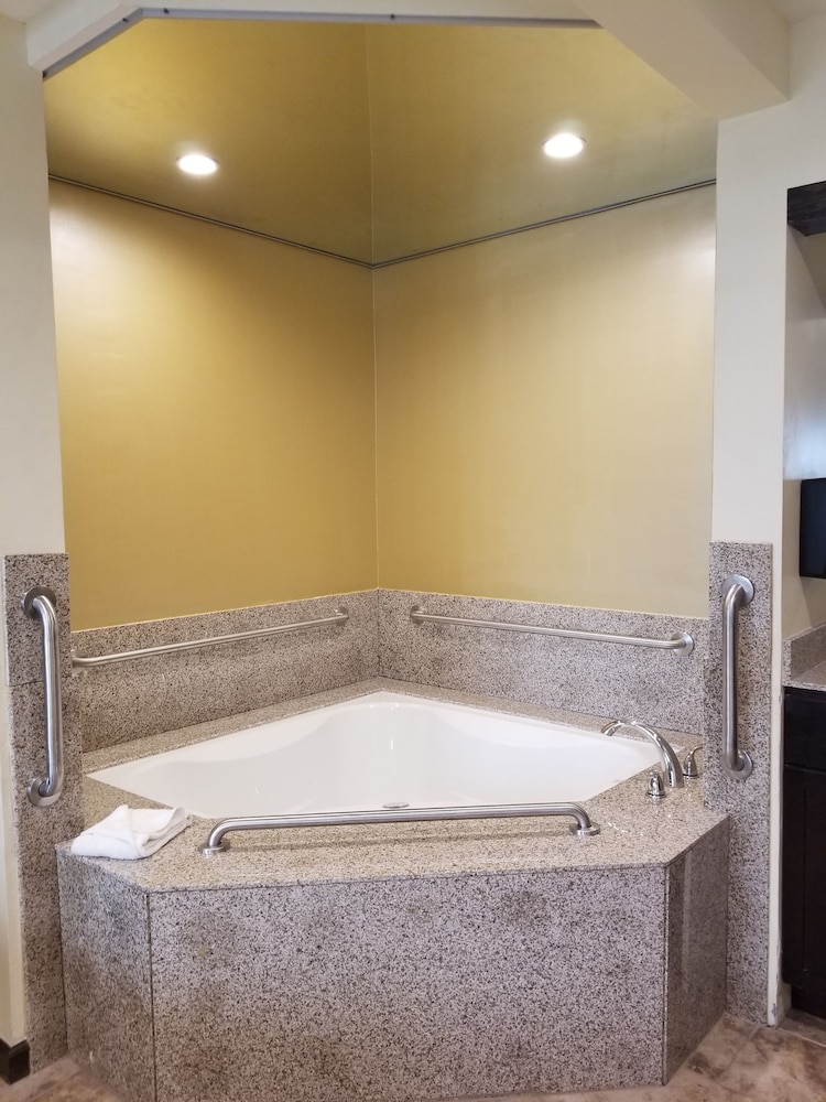 Tuscan Garden Inn - photo 52