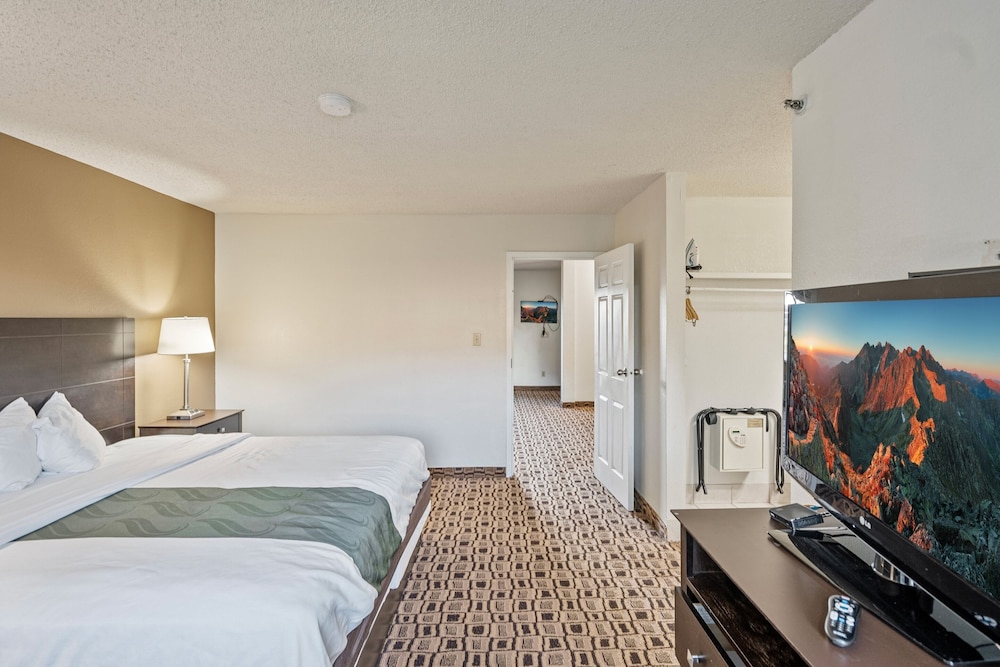 Coratel Plus Suites Wichita West Airport - photo 11