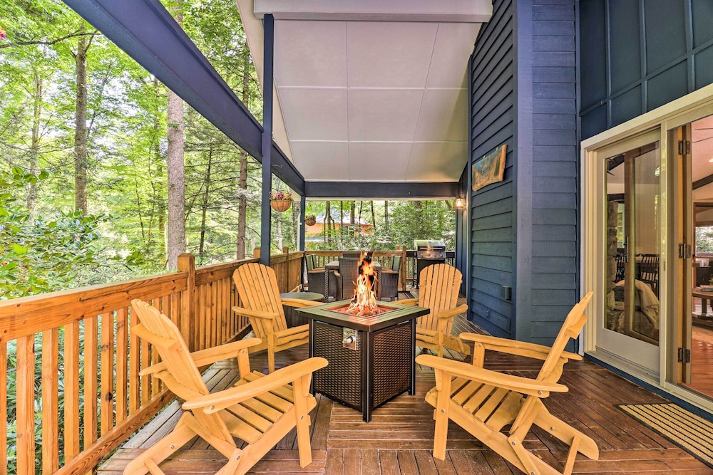 Smoky Mountain Retreat W Games Fire Pit Patio — Maggie Valley