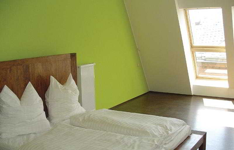 Baxpax Downtown Hostel Hotel