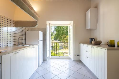 Florence Large Frescoed Apartment — 4-Star Luxury Hotel in Florence, Italy
