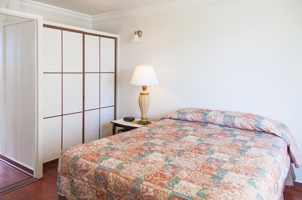 Holiday Surf Hotel - photo 2