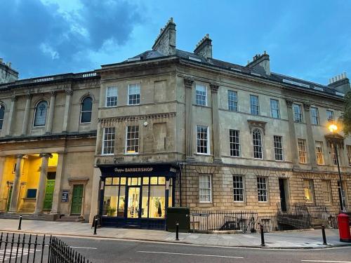 Stunning Central Bath Townhouse off Pulteney Bridge — 4-Star Luxury Hotel in Bath, United Kingdom