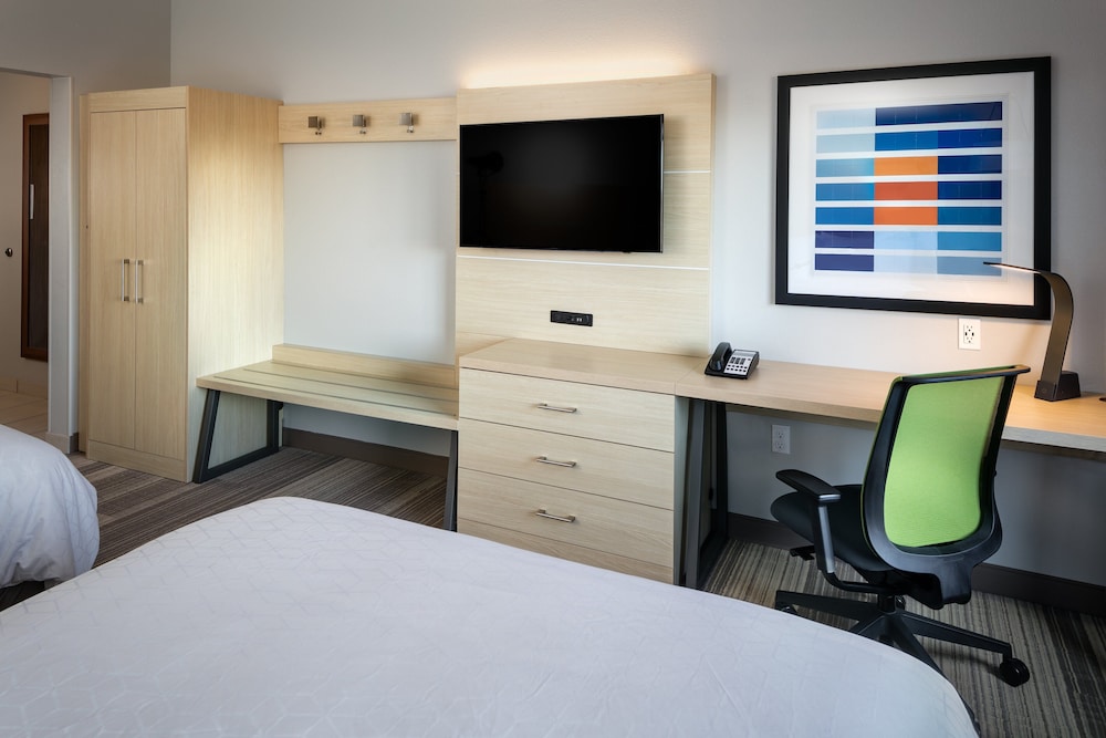 Holiday Inn Express & Suites Bend South by IHG - photo 24