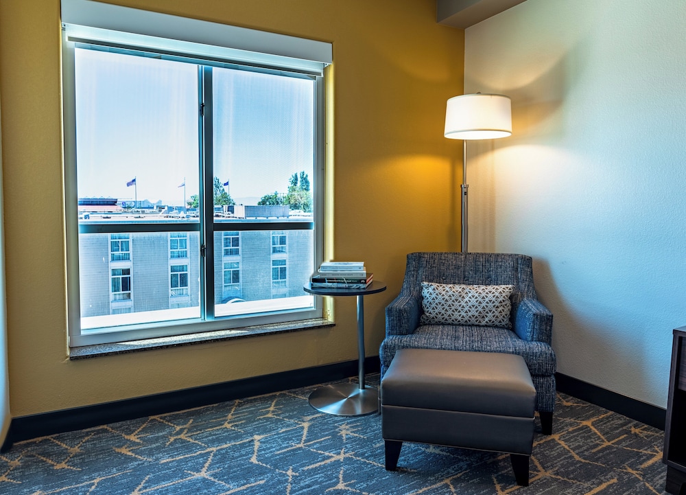 Holiday Inn & Suites Oakland Airport by IHG - photo 27