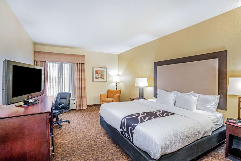 La Quinta Inn & Suites by Wyndham Vicksburg - photo 14
