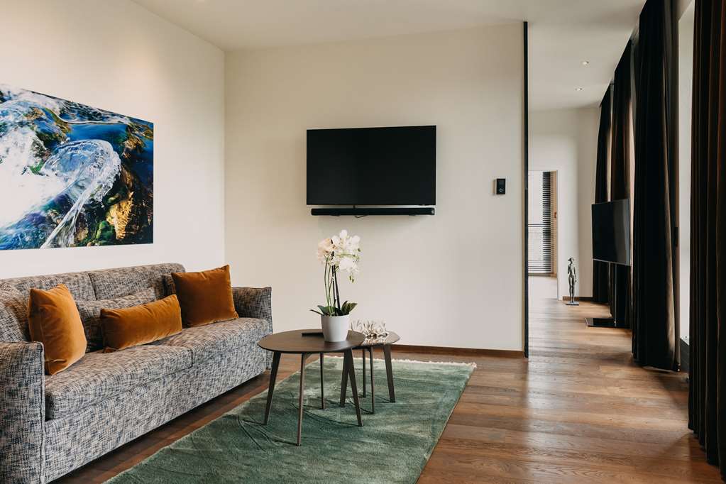 Deluxe Suite Livingroom