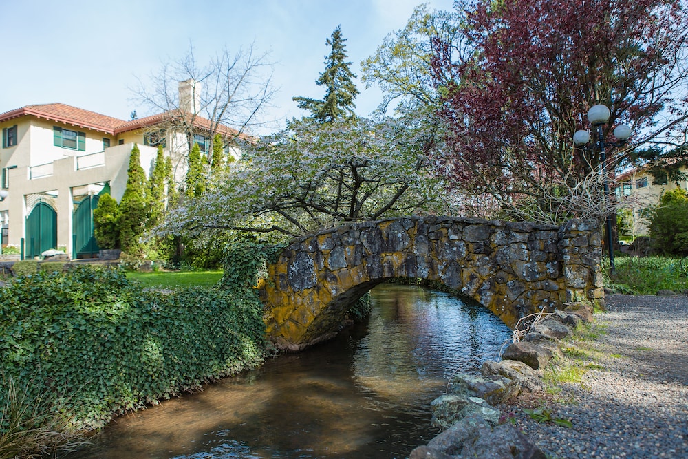 Columbia Gorge Hotel and Spa - photo 40