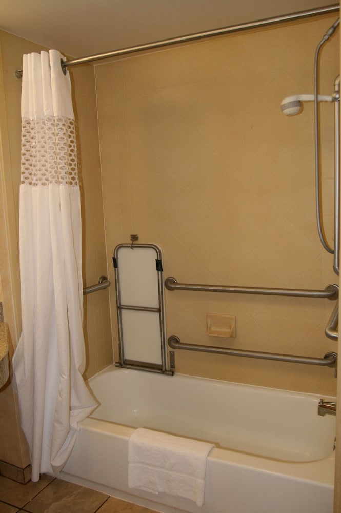 Hampton Inn Pine Grove - photo 16