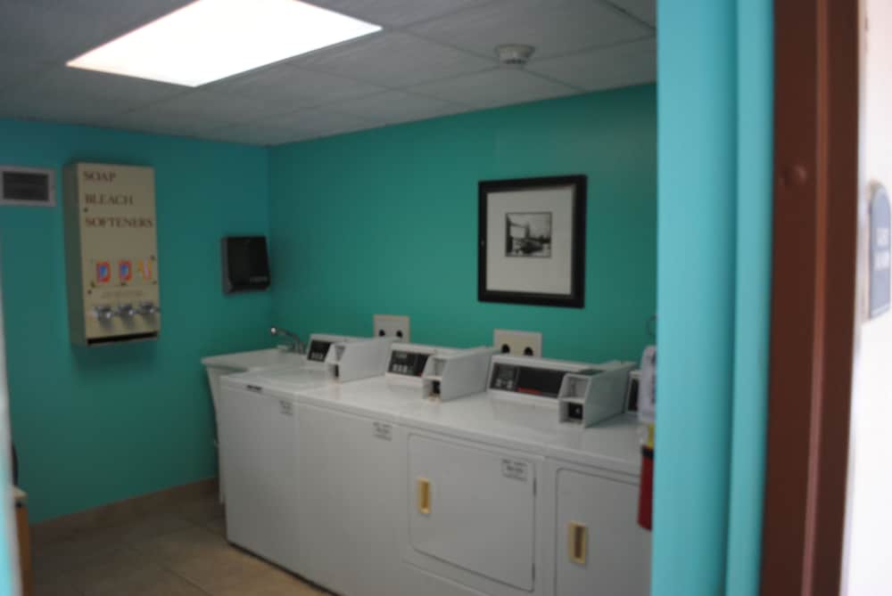 Days Inn by Wyndham Jacksonville Airport - photo 21