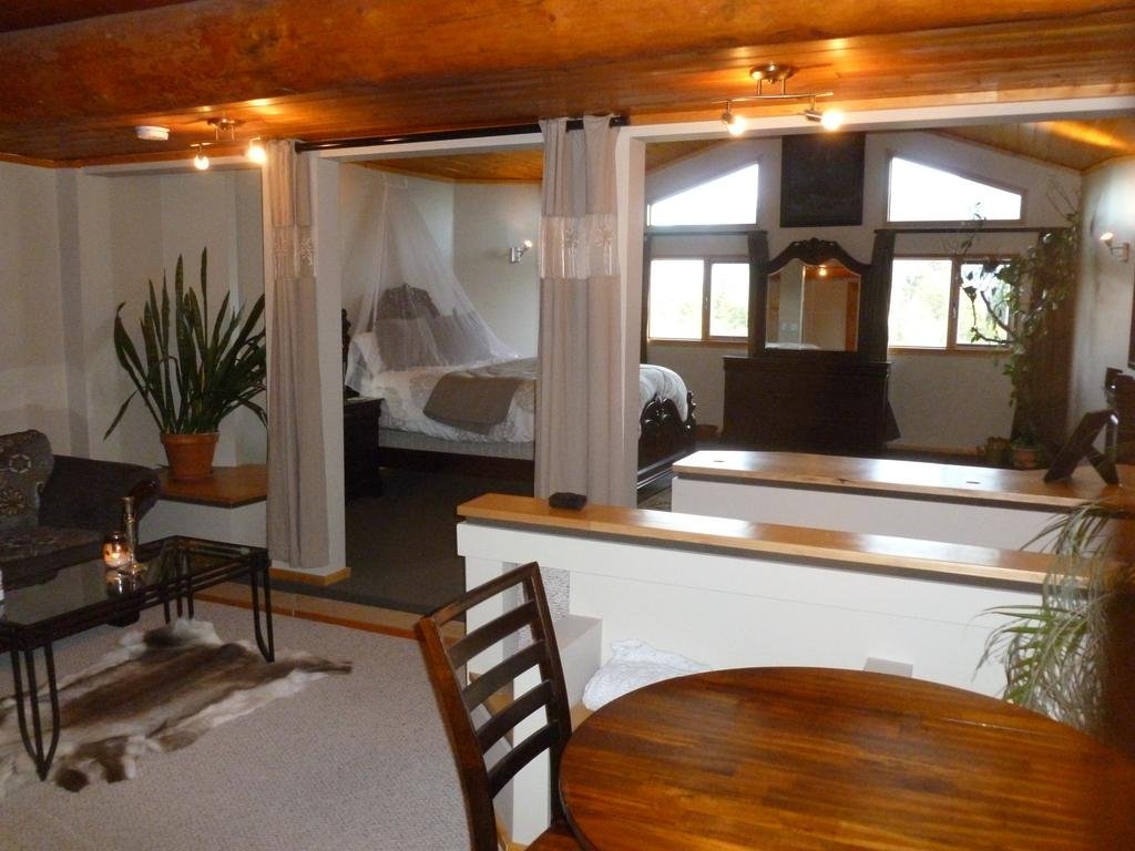 Mount Logan Lodge — Haines Junction — photo 2