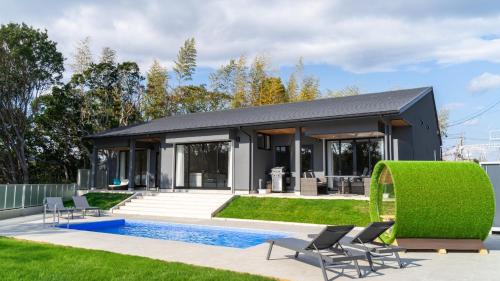 Others アザーズ in Shima, Japan