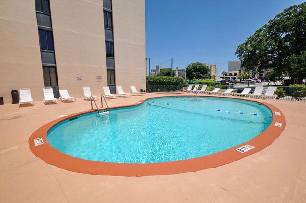 Holiday Towers by Elliott Beach Rentals - photo 22