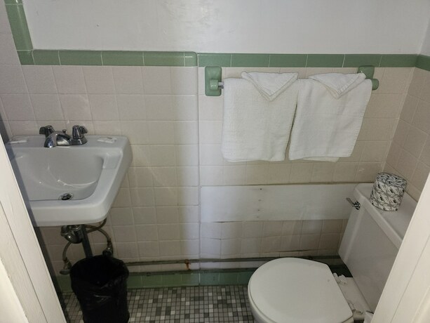 Riviera Motel Erie - photo 15