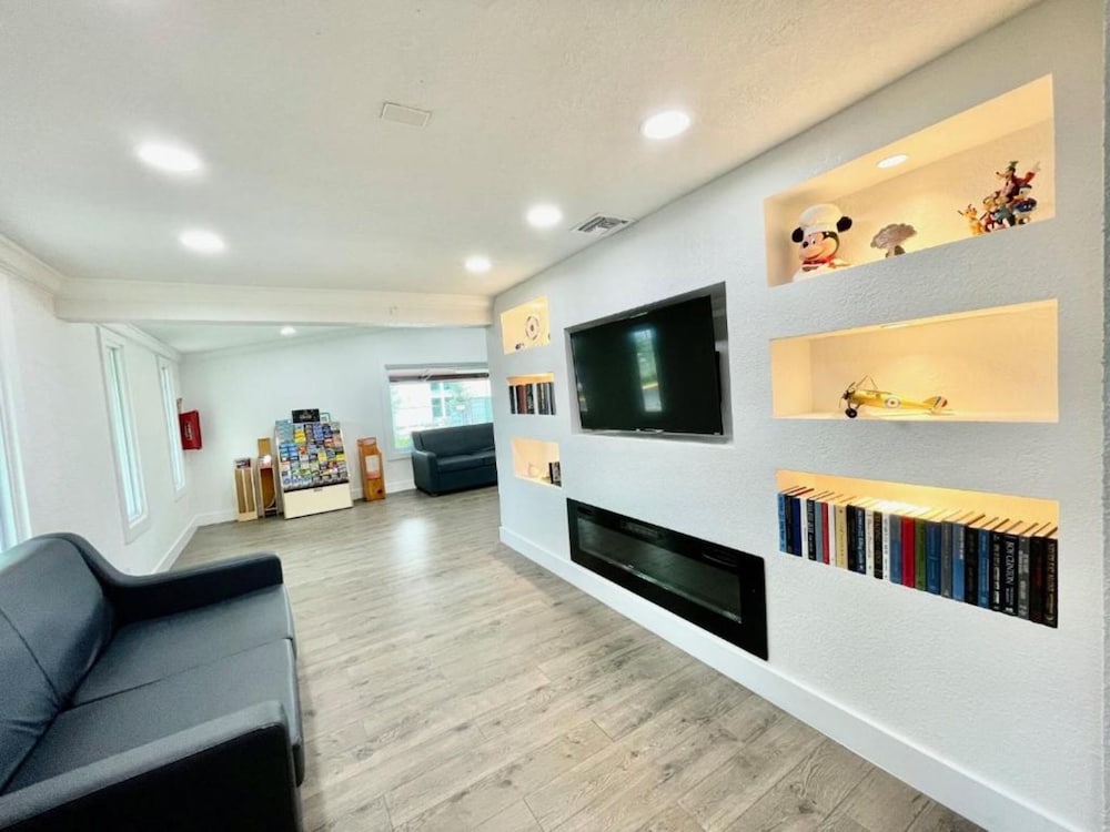 Super 8 by Wyndham Kissimmee Orlando - photo 12