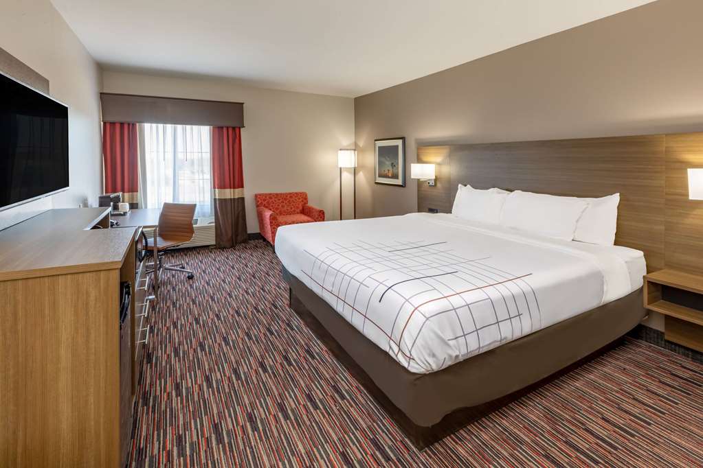 La Quinta Inn & Suites by Wyndham Wichita Falls MSU Area - photo 39