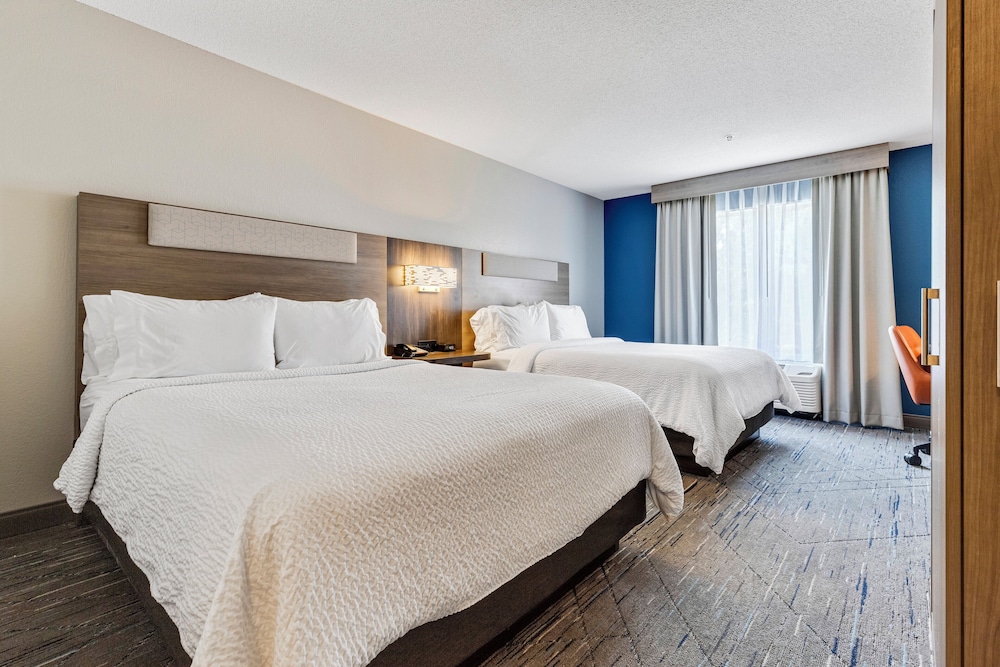 Holiday Inn Express & Suites Starkville by IHG - photo 14