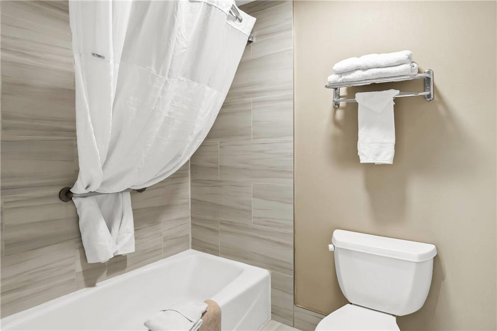 Days Inn by Wyndham Fontana Rialto - photo 25