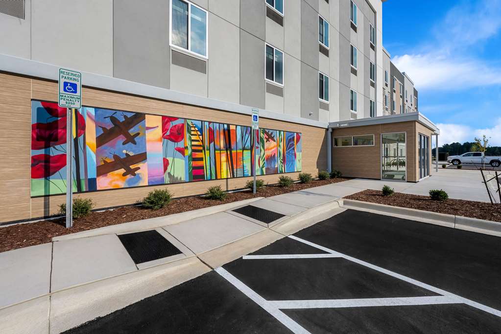 Everhome Suites Fayetteville near Fort Bragg - photo 3