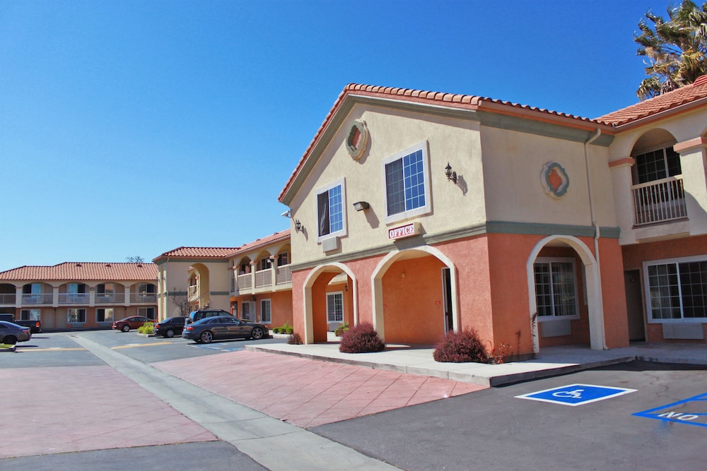 Crystal Inn Suites & Spas - photo 33