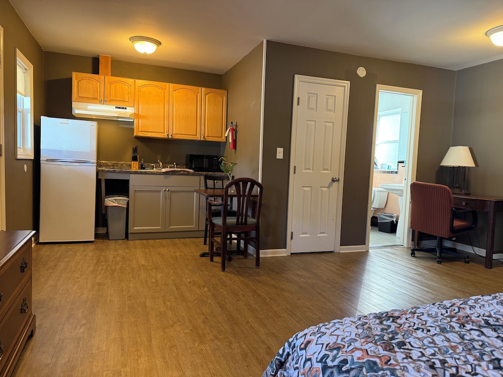 Heidi's Inn - photo 14
