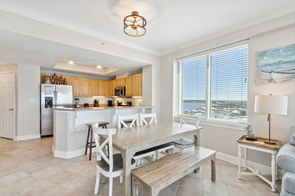 Crystal Tower Comfort Condos by Hosteeva - photo 30