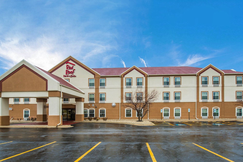 Econo Lodge Inn & Suites - photo 39