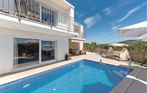 Six Bedroom Holiday Home In Rogoznica — 4-Star Luxury Hotel in Rogoznica, Croatia