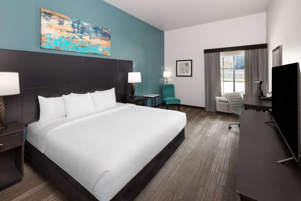 La Quinta Inn & Suites by Wyndham Austin NW Lakeline Mall - photo 17