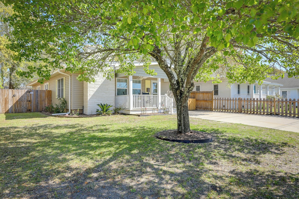 Lovely Morehead City Home with Fire Pit and Gas Grill — 4-Star Luxury Hotel in Morehead, United States