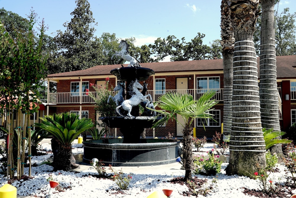 Savannah Inn and Suites - photo 28