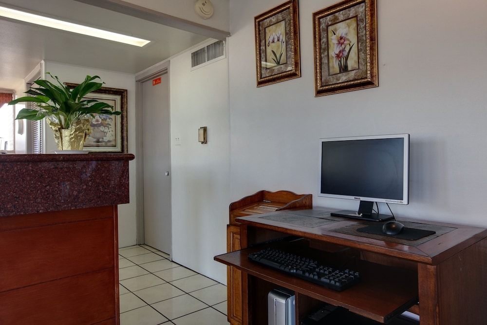 Americas Best Value Inn Uvalde - photo 20