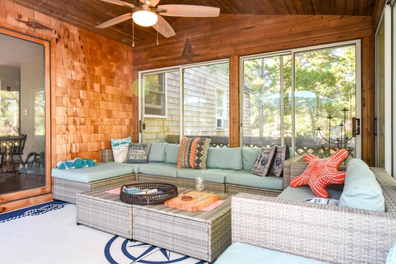 14443 Expansive Home Abutting Rail Trail Near First Encounter and Hatch Beaches — 4-Star Luxury Hotel in Eastham, United States