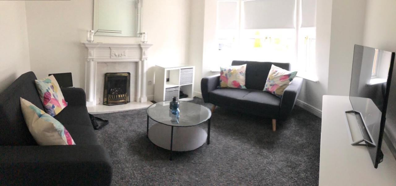 Meadow House Driveway Parking and Fireplace — 4-Star Luxury Hotel in East Kilbride, United Kingdom
