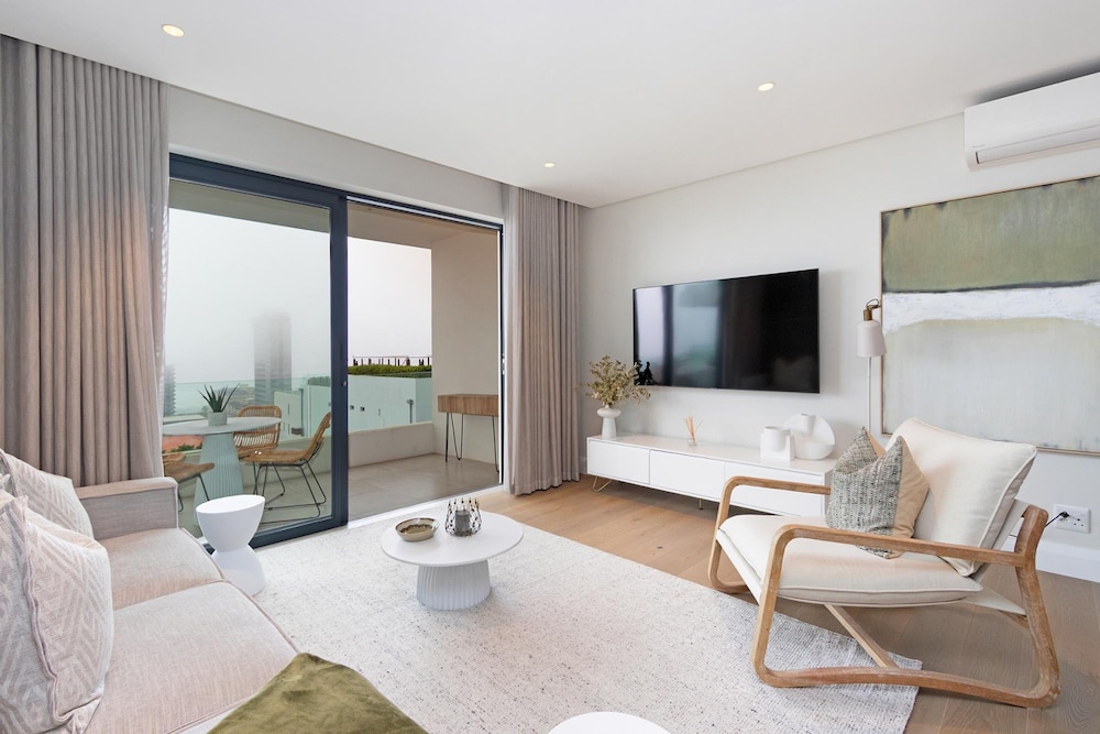 Alluring 2bed Apt w Sea Mountain Views Marlo Vale