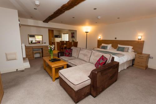 Porthole Suites — 4-Star Luxury Hotel in Saint Helier, United Kingdom