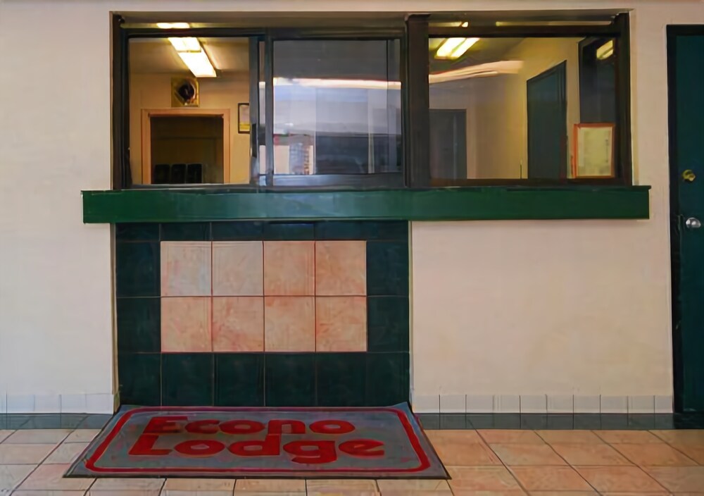Econo Lodge Union City Atlanta South - photo 9
