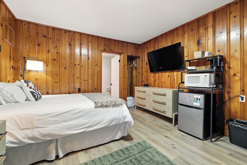 Hillside Motel LLC - photo 62