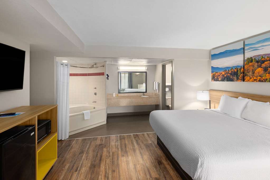 Days Inn by Wyndham Clarksville North - photo 26