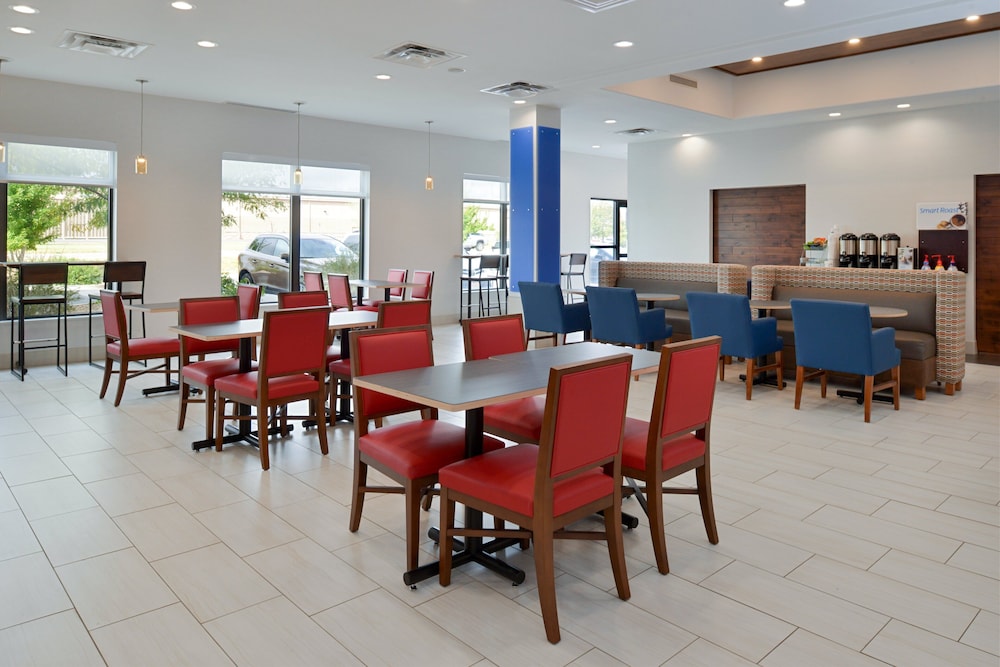 Holiday Inn Express & Suites Pueblo North by IHG - photo 41