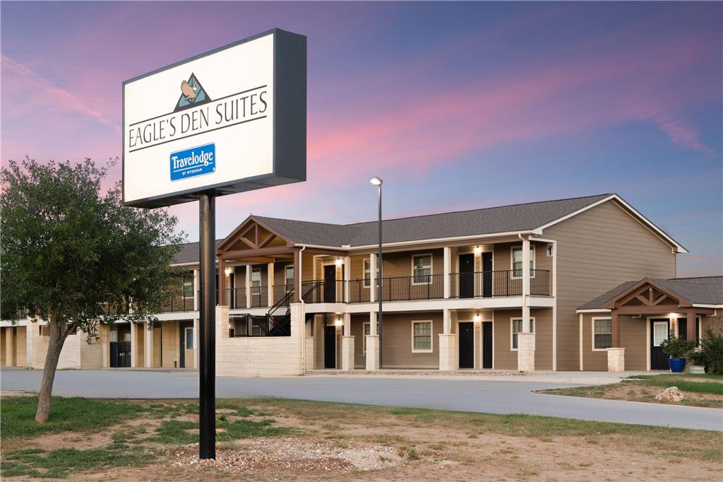 Eagle's Den Suites Carrizo Springs a Travelodge by Wyndham - photo 6