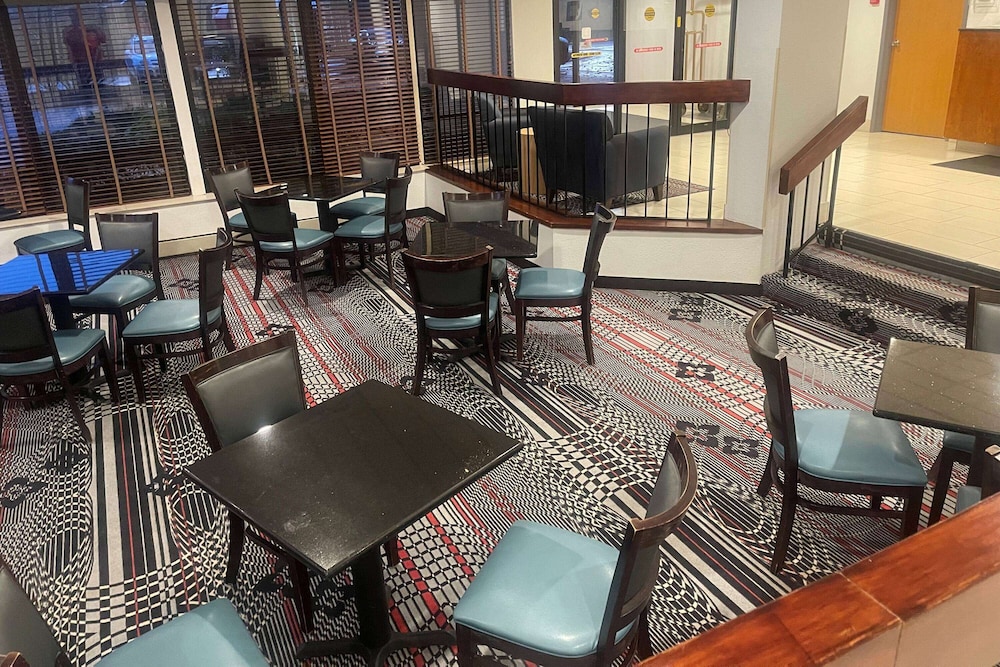 Days Inn by Wyndham Englewood Dayton Airport - photo 27