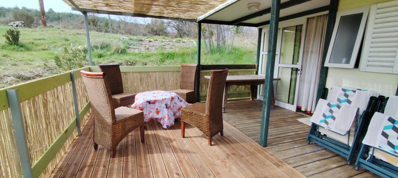 Chalets Dans Le Luberon — Unknown City — photo 4