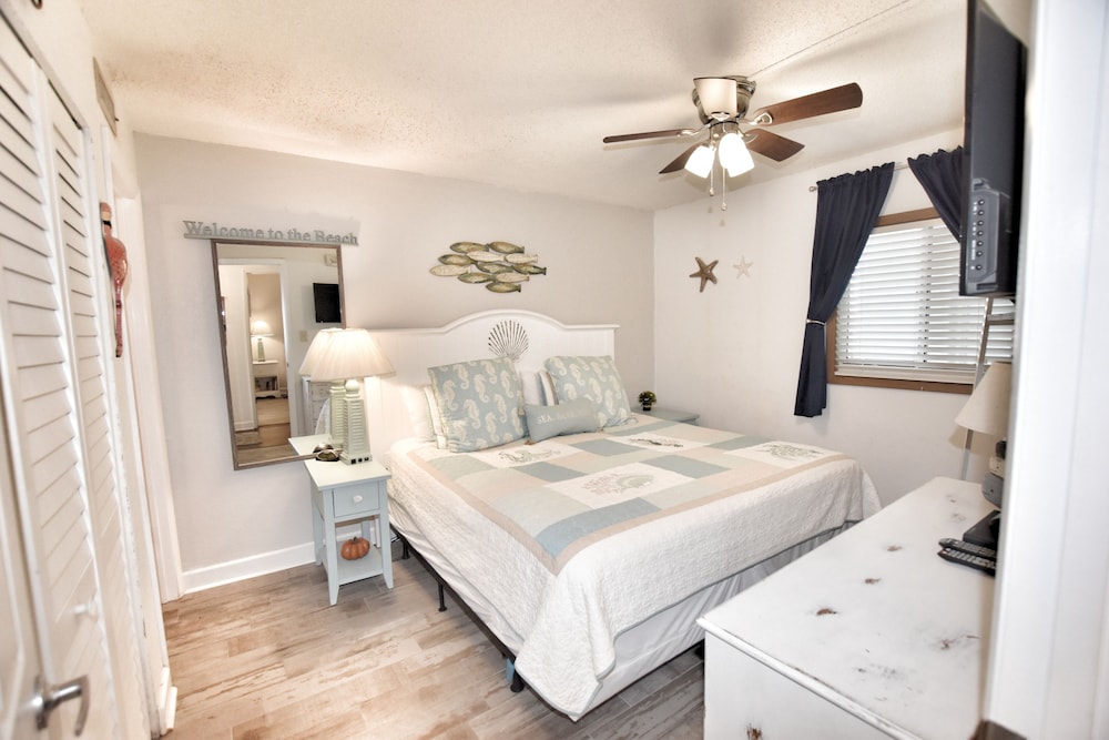0602 Waters Edge Resort Studio Bedroom Condo by RedAwning - photo 2
