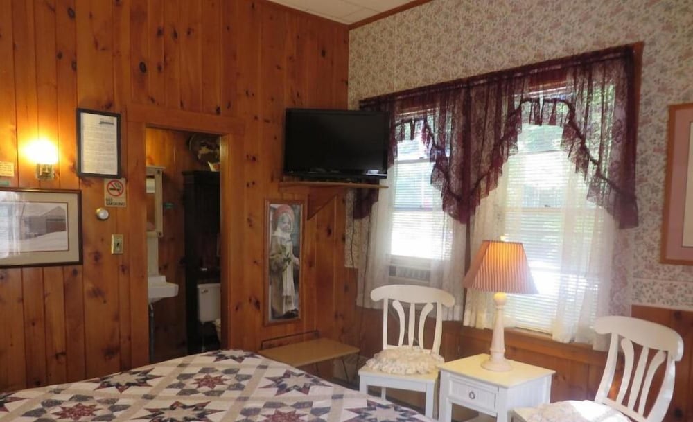 Lake Winnipesaukee Motel - photo 14