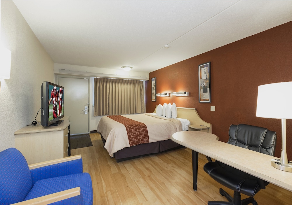 Red Roof Inn Cincinnati Sharonville - photo 12